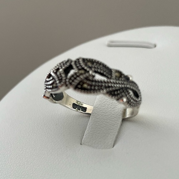 SOLD - Silver Marcasite Ring (925) - Picture 6 of 7
